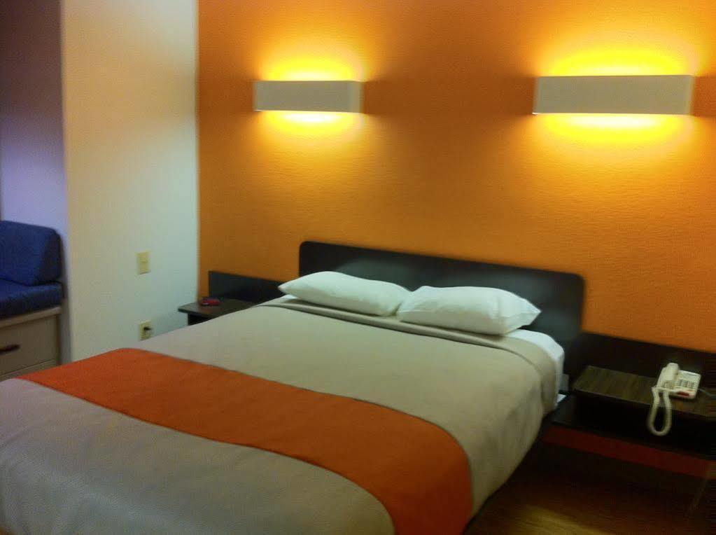 Motel 6 Indianapolis Carmel Ngoại thất bức ảnh