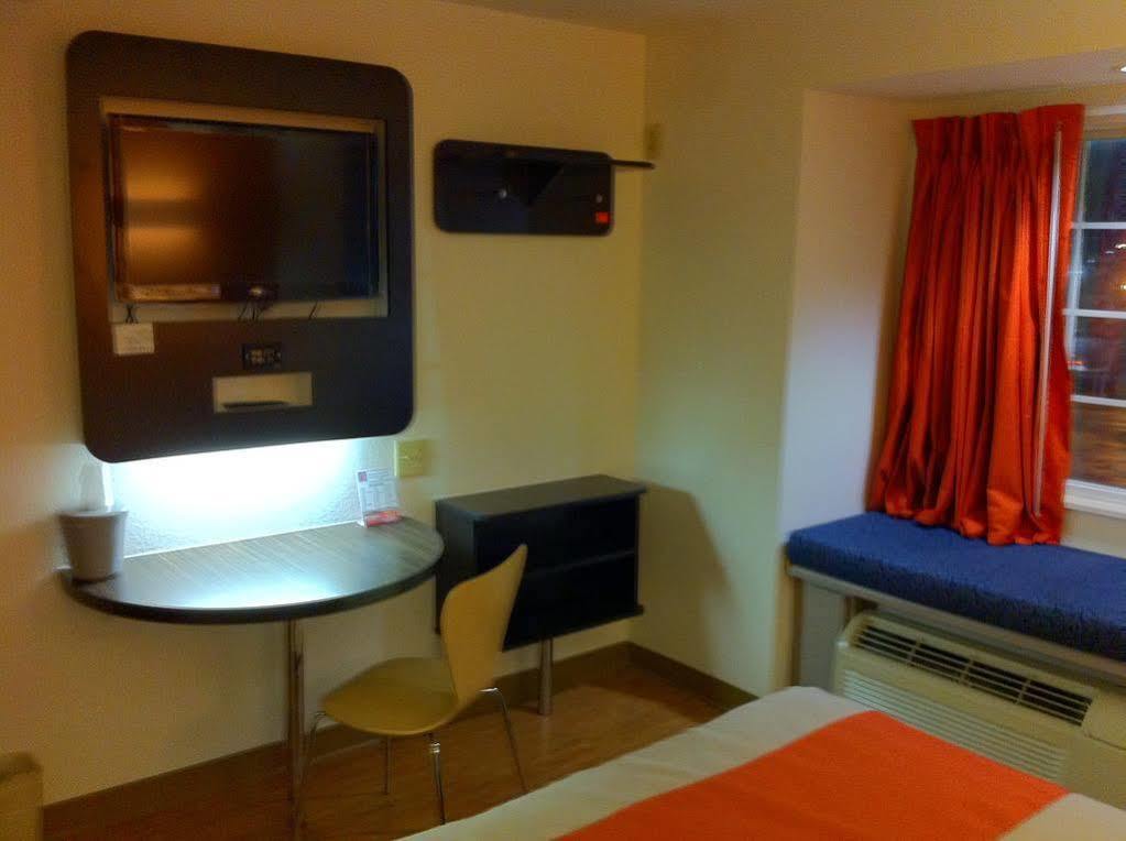 Motel 6 Indianapolis Carmel Ngoại thất bức ảnh
